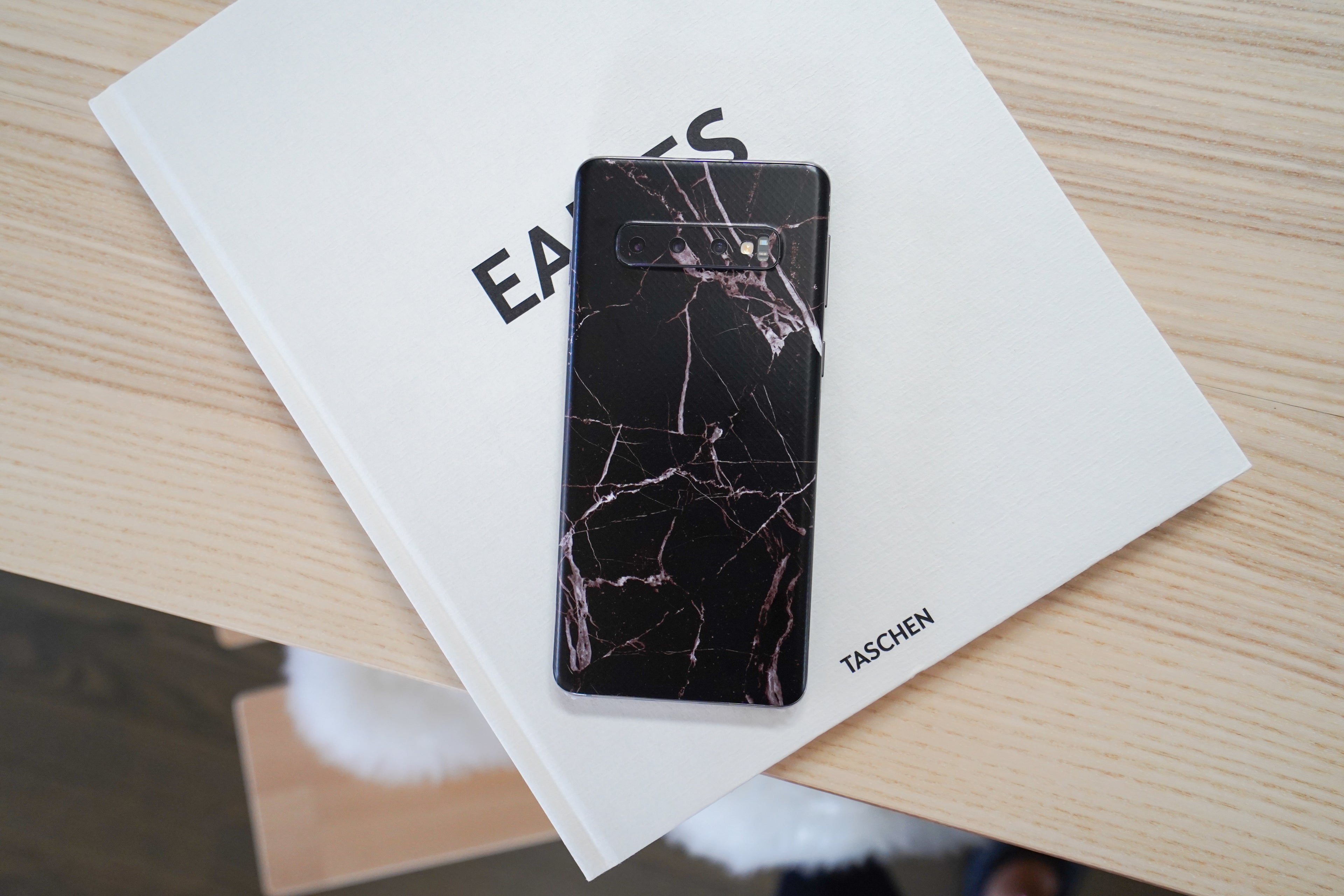 Black Hyper Marble Samsung Galaxy Skin + Case
