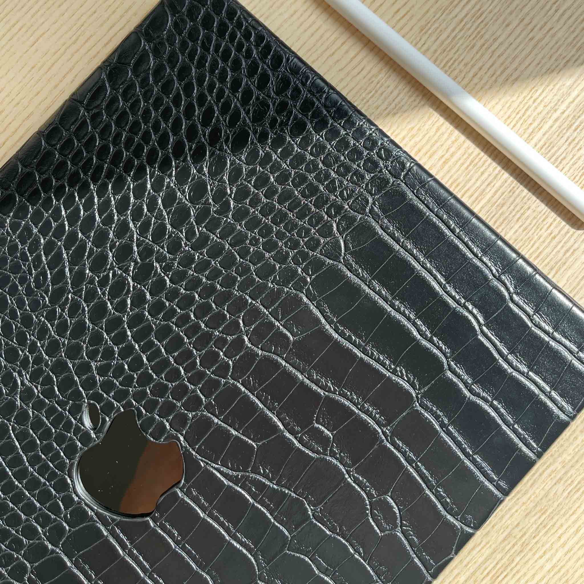 black crocodile macbook hardshell