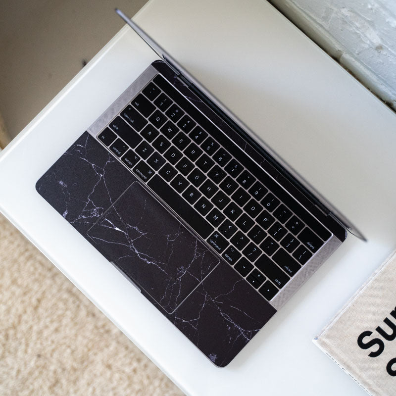 St Ordliste Farmakologi Black Marble MacBook Case MacBook Air 13-inch (2022, M2) - Uniqfind